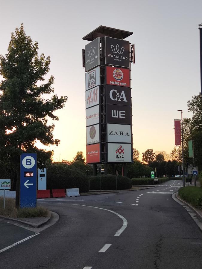 Gasthuis Puytvoet Sint-Niklaas Buitenkant foto